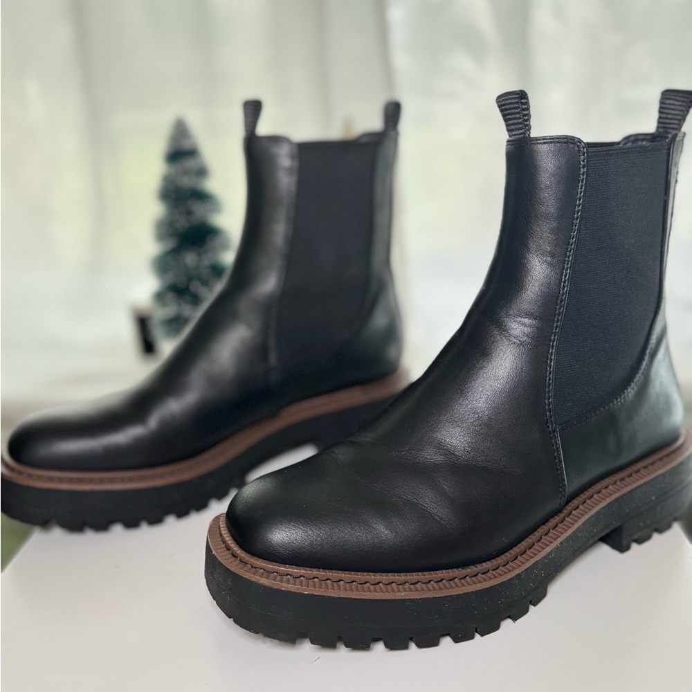 EUC • 8.5 • Sam Elderman Laguna Chelsea Boot • Black Leather